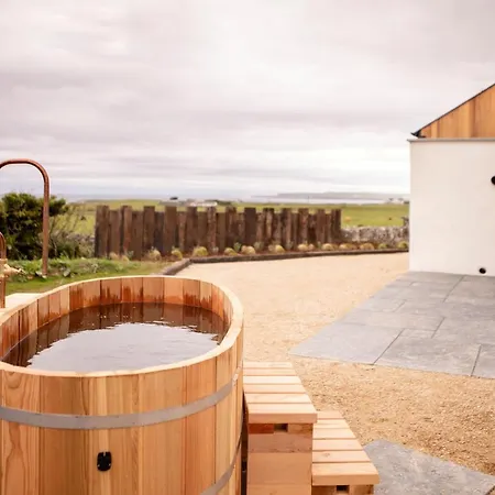 Gate Lodge@white * Milltown Malbay