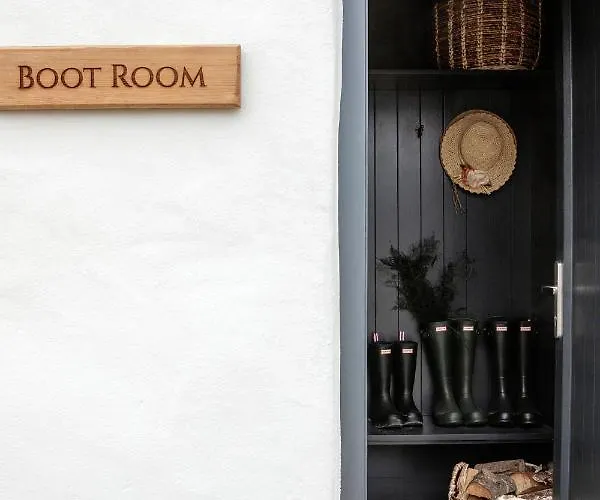 Gate Lodge@white * Milltown Malbay