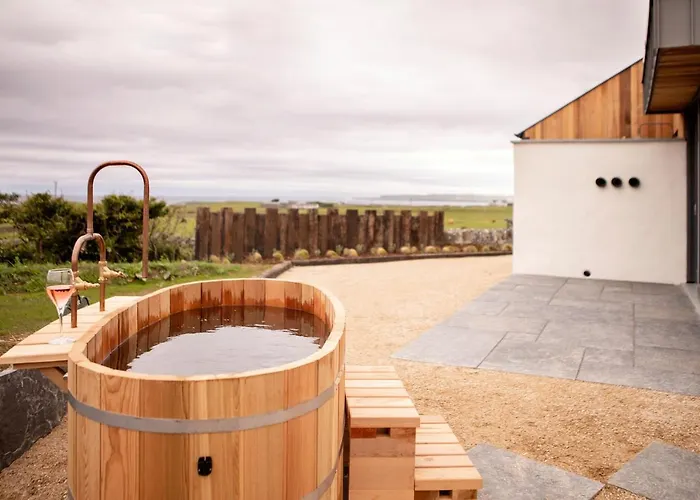 Gate Lodge@white * Milltown Malbay